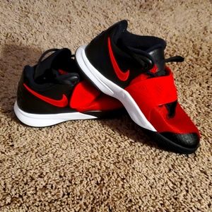 Nike-Boys sneakers. Barely used.